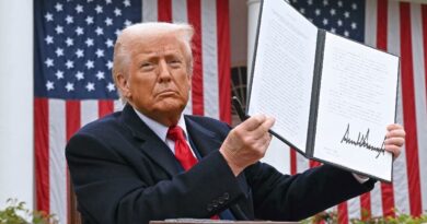 Trump steps up pressure for deals as US tariff deadline nears