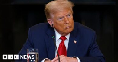 Trump threatens 35% tariffs on Canadian goods