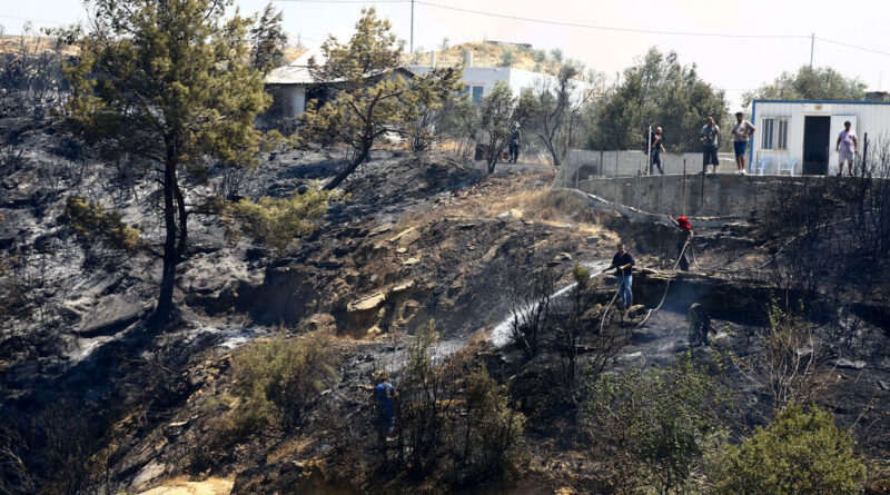 Turkey evacuates thousands as firefighters battle wildfires