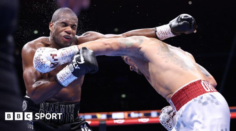 Oleksandr Usyk lands a left hand on Daniel Dubois
