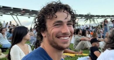 'Love Island USA' introduced us to Elan Bibas. His brother is running his social media.