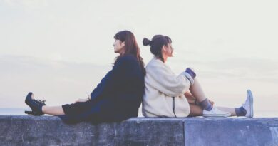 7 signs of a bad friend, and how to end your friendship