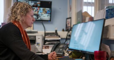 AI will augment high-skilled jobs but hit clerical work hardest, Australia's government predicts