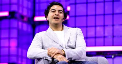An angel investor in 350 startups, including Airtable and Rippling, says founders shouldn't copy Silicon Valley playbooks