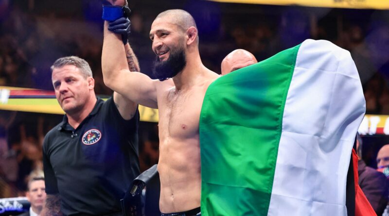 Chimaev dominates Du Plessis at UFC 319 to become new middleweight champion