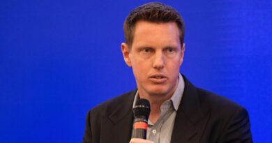 David Ellison is spending billions to challenge Netflix, but it could be a pipe dream
