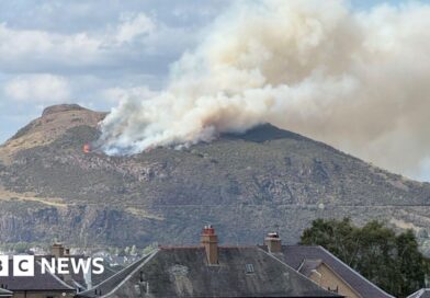 Firefighters tackle large blaze on Arthur's Seat in Edinburgh