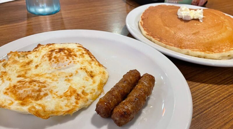I ordered the cheapest breakfast combo at Denny's and IHOP. The food was similar, but the prices were not.