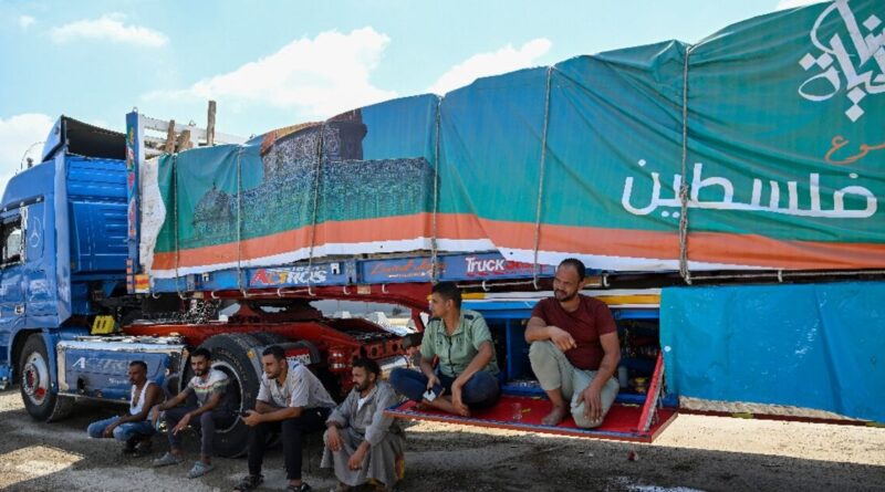 Israeli controls choke Gaza relief at Egypt border, say aid workers