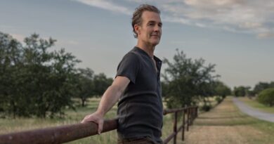 James Van Der Beek reveals the 1 subtle symptom that led to his stage 3 colon cancer diagnosis