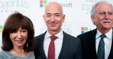 Jeff Bezos shares a touching tribute after his mom's death: 'I hold her safe in my heart forever'