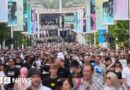 Oasis: Probe after 'hundreds' sneak into Wembley Stadium concert