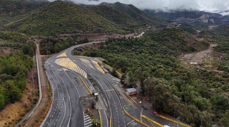 One dead, five trapped after giant Chile copper mine collapses