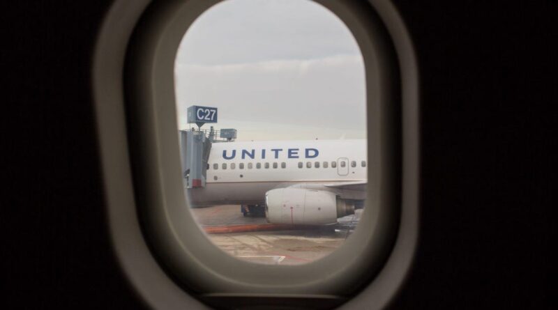 Passengers sue United and Delta after paying for window seats without windows