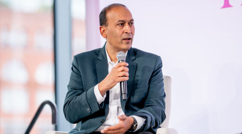 Poshmark CEO and founder to step down | TechCrunch