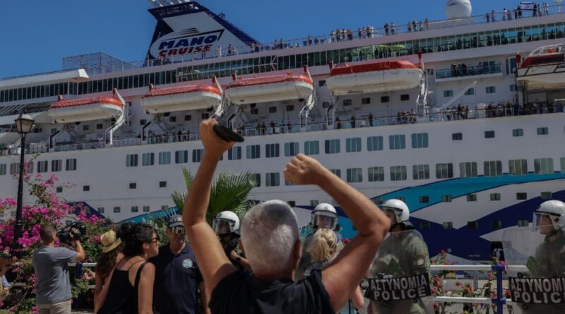 Pro-Palestinian tourist ship protests irk Greek govt