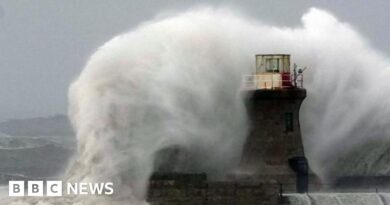 Storm Floris amber weather warning issued ahead of strong winds hitting UK