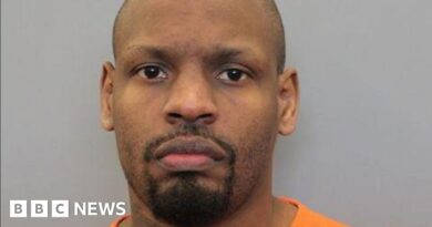 Texas police hunt convict 'mistakenly' freed from jail
