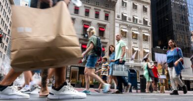 There's a spending split between Americans, and it's popping up from McDonald's to Uber