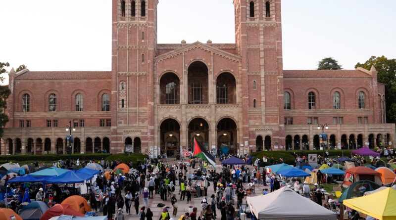 Trump offers UCLA $1bn settlement amid pro-Palestine protest standoff