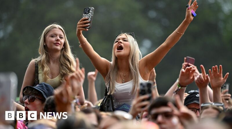 UK weather: Country to bask in 30C heat on bank holiday Monday