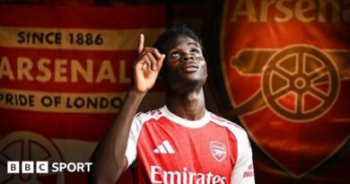 A graphic of Bukayo Saka in an Arsenal shirt