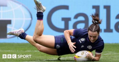 England women lift trophy
