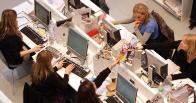 'Job hugging' has replaced job hopping as workers' confidence in the labor market craters
