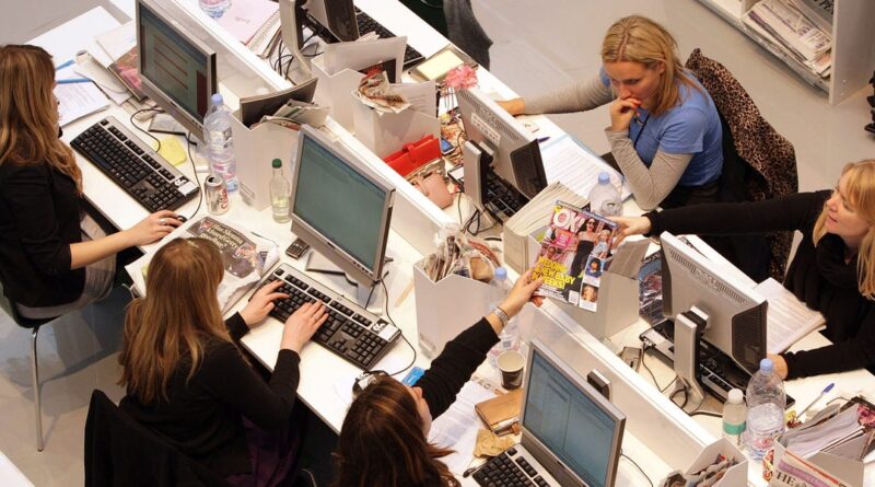 'Job hugging' has replaced job hopping as workers' confidence in the labor market craters