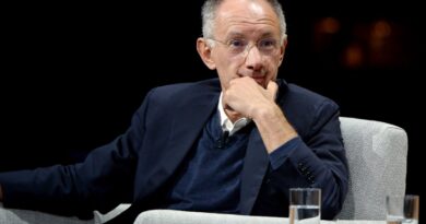Billionaire VC Mike Moritz slams new H-1B visa fee as 'brutish extortion scheme' | TechCrunch
