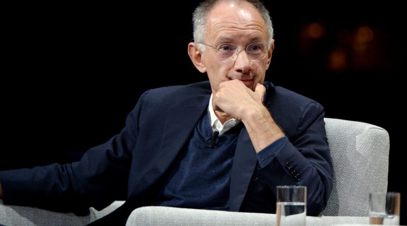 Billionaire VC Mike Moritz slams new H-1B visa fee as 'brutish extortion scheme' | TechCrunch