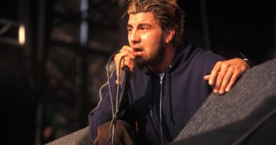 Deftones Replaces Itself At No. 1, Trading One Smash For Another