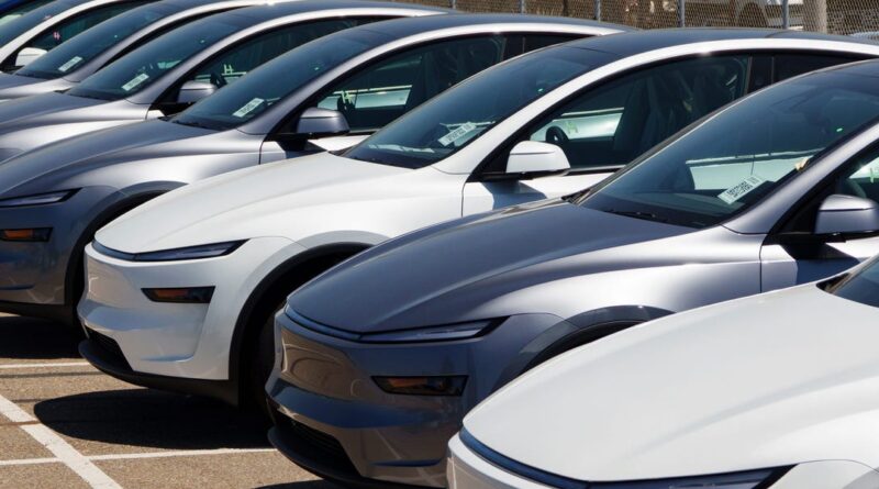 EV sales are setting records ahead of the tax credit going away. It isn't helping Tesla.