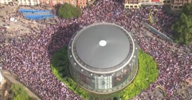 Aerial footage shows scale of 'unite the kingdom' rally – video
