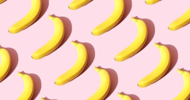 Repeated banana on the pink background