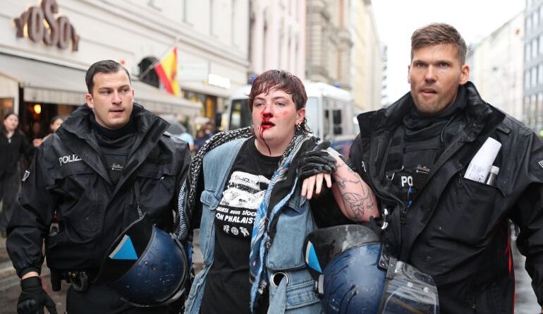 Police officer uses force against Pro-Palestinian protesters in Berlin demonstration
