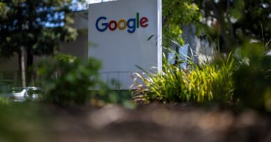Google urges Supreme Court to halt app store injunction in Epic Games suit