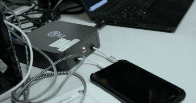 A man operates a Graykey phone hacking and unlocking device, made by Magnet Forensics. (Image: Magnet Forensics)