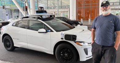 I'm an Uber and Lyft driver who tried a robotaxi for the first time. I'm not impressed.