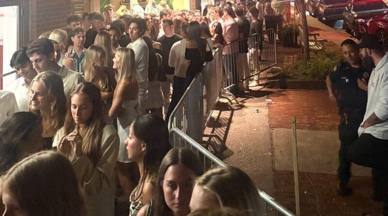 Labor Day weekend in the Hamptons means endless lines. Here's where we saw people waiting the longest.