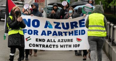 FILE PHOTO: Demonstrators march in support of Palestinians in Gaza near the Microsoft Build conference, during the ongoing conflict between Israel and the Palestinian Islamist group Hamas, to call for the termination of Microsoft's Azure contracts with Israel in Seattle, Washington, U.S. May 21, 2024. REUTERS/David Ryder/File Photo