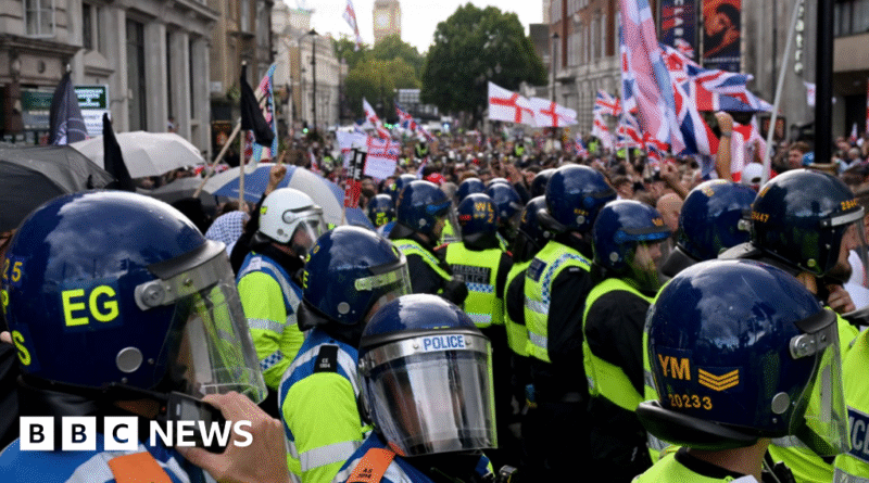 More than 100,000 join Tommy Robinson rally, as counter-protesters demonstrate