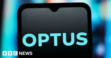 Optus: Anger in Australia after telecom outage linked to deaths