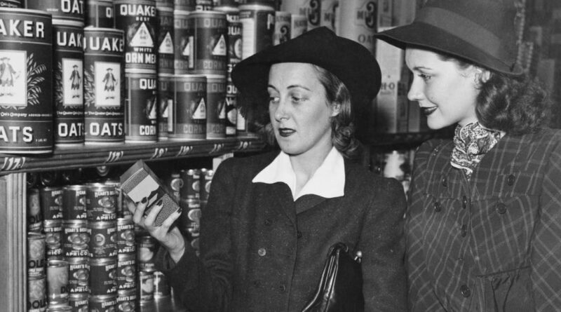 Photos show how much grocery shopping has changed since the first supermarkets opened a century ago