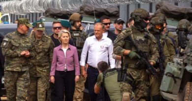 European Commission President Ursula von der Leyen and Polish Prime Minister Donald Tusk visit Poland's border with Belarus, near Ozierany Male, Poland, August 31, 2025. Agnieszka Sadowska/ Agencja Wyborcza.pl via REUTERS ATTENTION EDITORS - THIS IMAGE WAS PROVIDED BY A THIRD PARTY. POLAND OUT. NO COMMERCIAL OR EDITORIAL SALES IN POLAND.