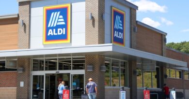 Small grocery stores like Aldi and Grocery Outlet are gaining ground in the grocery wars