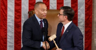 Yes, Congress still gets paid during a government shutdown