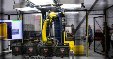 Amazon Employs Robots So That It Can Pay Its Human Workers Much More