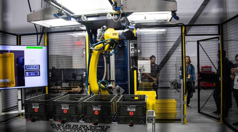 Amazon Employs Robots So That It Can Pay Its Human Workers Much More