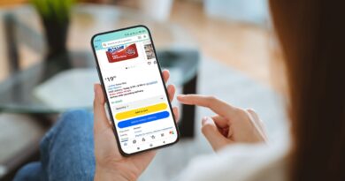 A person holding phone with Amazon app open